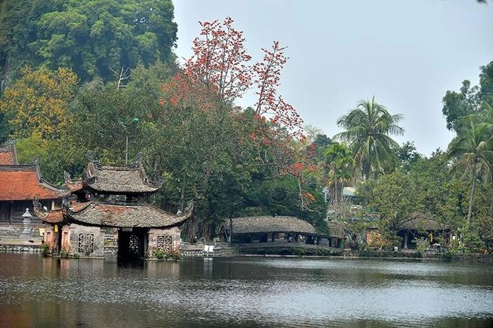 Chùa Thầy: Điểm tâm linh đẹp và yên bình của Thủ đô-0