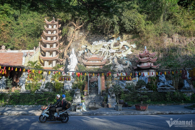 Khám phá ngôi chùa cổ ngàn năm ẩn mình trong hang đá, mặt hướng biển ở Hải Phòng-1