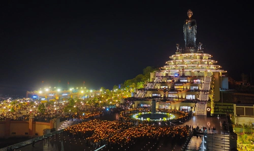 Núi Bà Đen, Tây Ninh tổ chức Đại lễ dâng đăng lớn bậc nhất năm trong ngày Tết Nguyên Tiêu-0