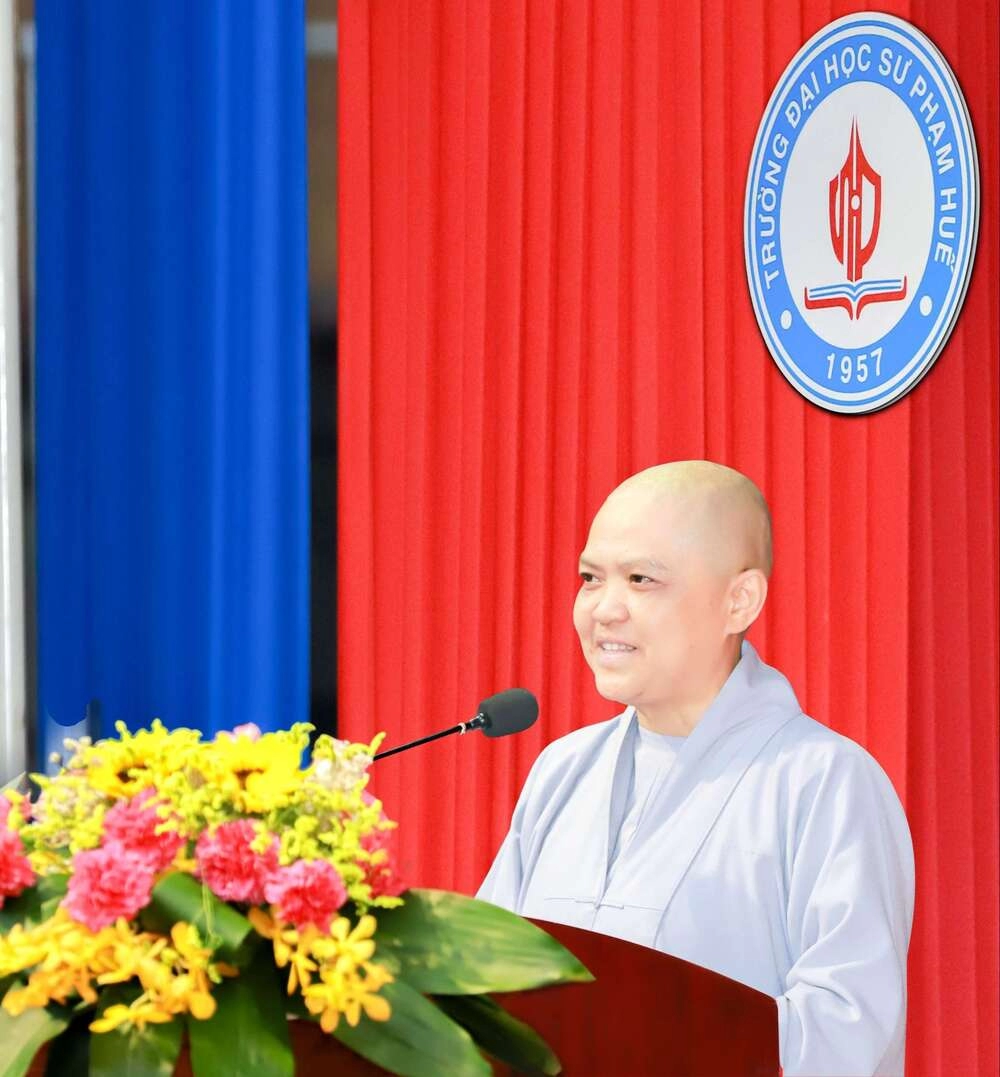 Quỹ từ thiện Thiên Quang trao học bổng cho sinh viên Đại học Sư Phạm Huế và Đại học Tây Nguyên-1