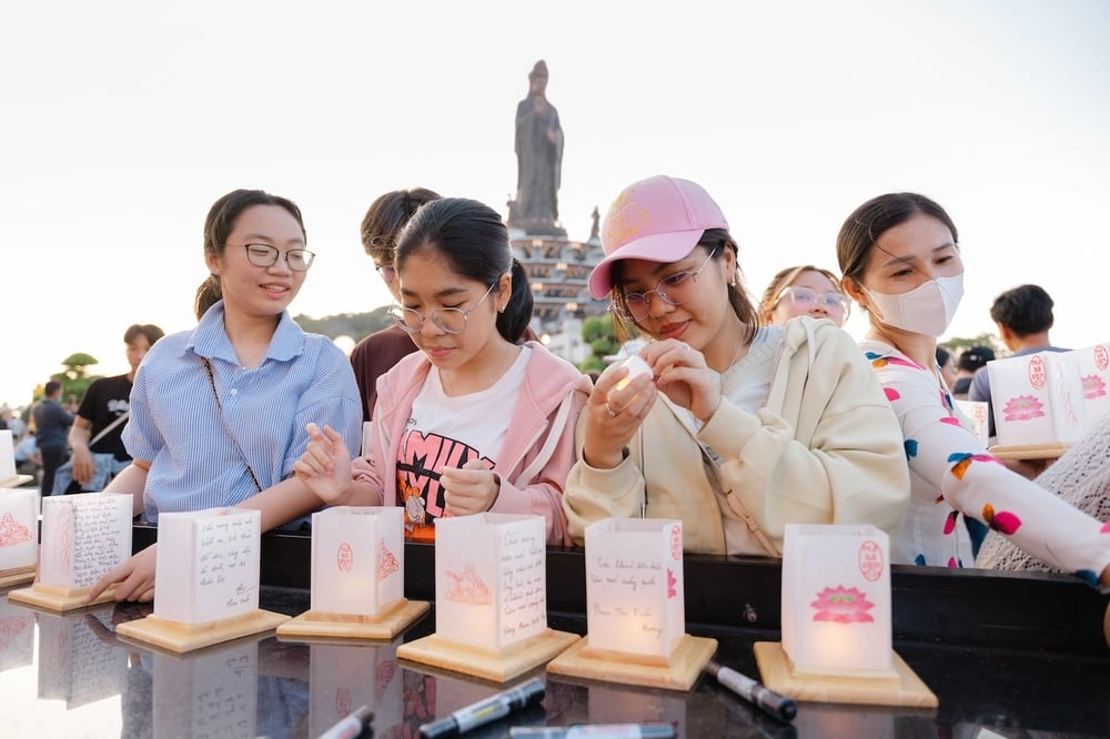 Núi Bà Đen, Tây Ninh tổ chức Đại lễ dâng đăng lớn bậc nhất năm trong ngày Tết Nguyên Tiêu-1