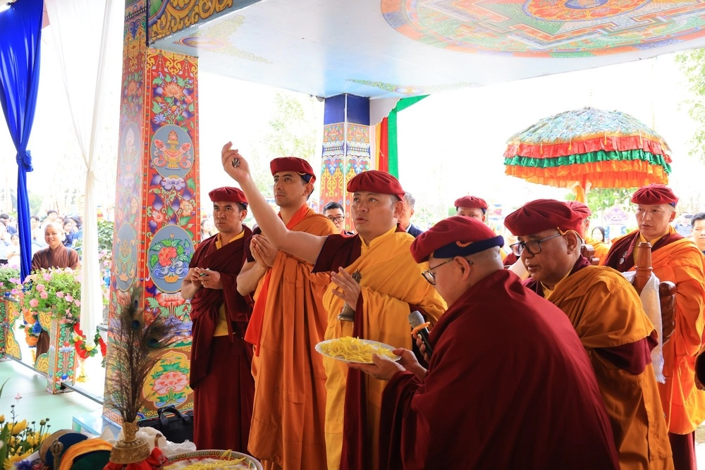 Đức Drukpa Thuksey Rinpoche: Hãy tìm nguồn vui sống và cảm hứng bên ngoài chiếc màn hình điện thoại-2