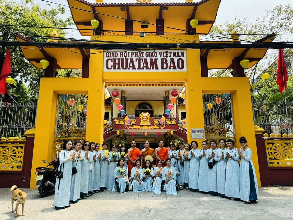 Đà Nẵng: Đoàn chư Tăng Phật tử chùa Rachathiwat Wihan Buddhist Sunday Center viếng chùa Tam Bảo-4