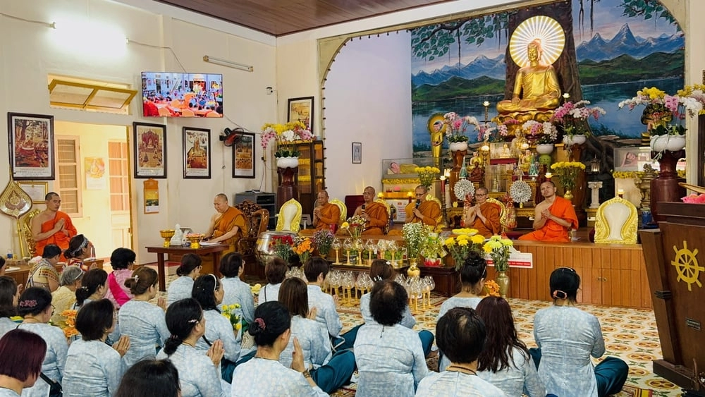 Đà Nẵng: Đoàn chư Tăng Phật tử chùa Rachathiwat Wihan Buddhist Sunday Center viếng chùa Tam Bảo-1