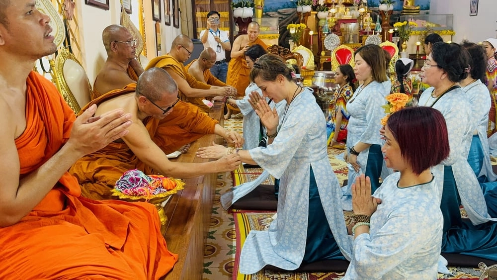 Đà Nẵng: Đoàn chư Tăng Phật tử chùa Rachathiwat Wihan Buddhist Sunday Center viếng chùa Tam Bảo-3