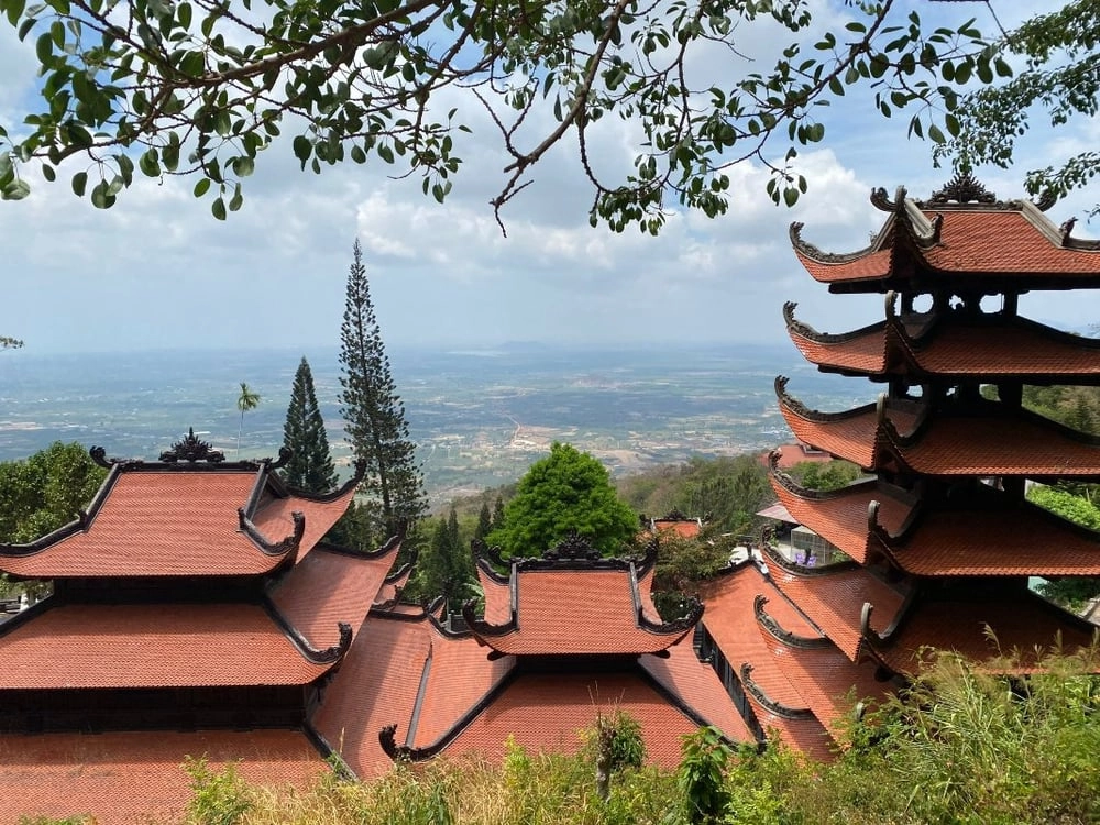 Về Bình Thuận, viếng thăm ngôi chùa trên núi Tà Cú-0