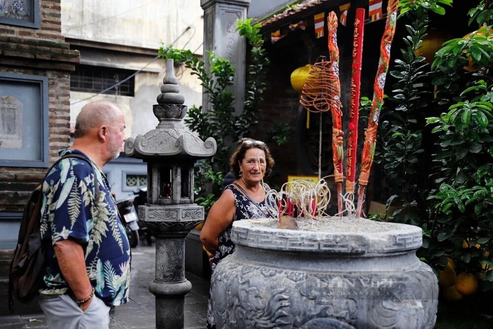 Ngôi chùa ngàn năm tuổi có cổng vào nhỏ hẹp ở trung tâm Hà Nội-6