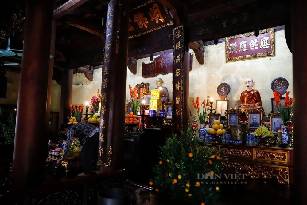 Ngôi chùa ngàn năm tuổi có cổng vào nhỏ hẹp ở trung tâm Hà Nội-10