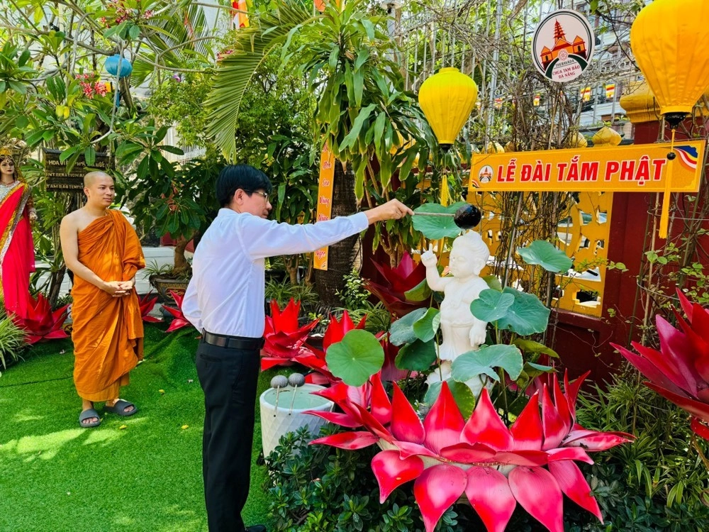 Đà Nẵng: Ban Tôn giáo thành phố thăm và chúc mừng Phật đản tại chùa Tam Bảo-3