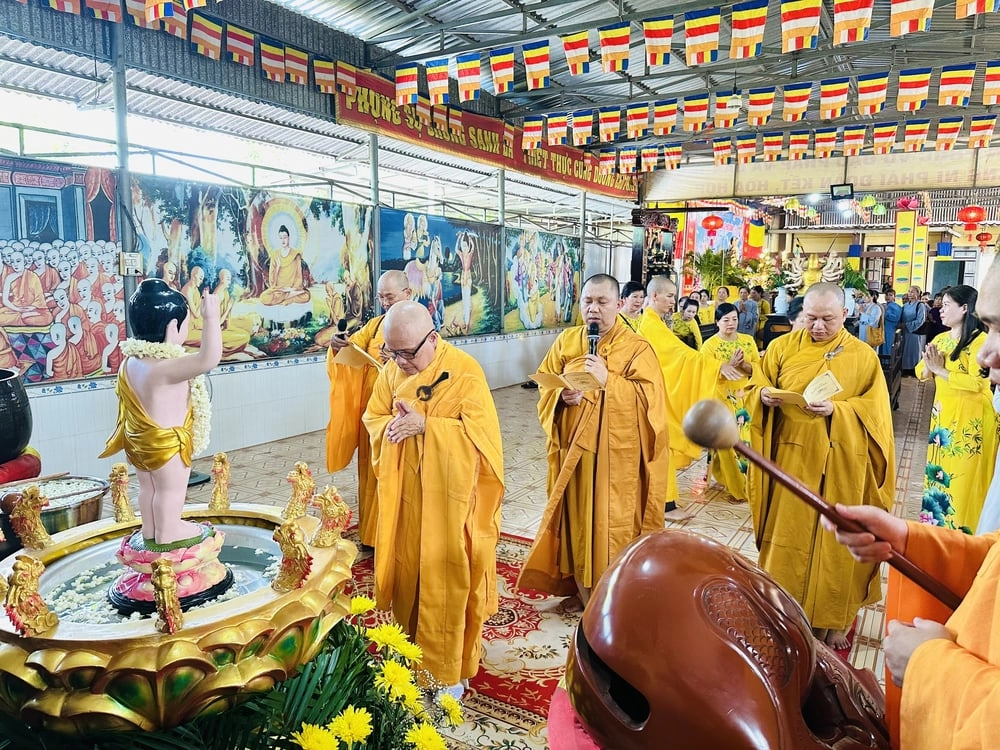 Đồng Nai: Chùa Giác Huệ trang nghiêm Đại lễ Phật đản PL.2568-3