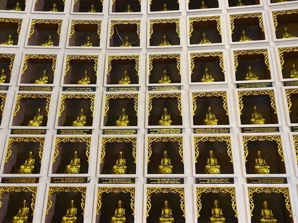 Vượt 600 bậc thang chiêm bái tượng Phật khổng lồ ở Bình Định-9