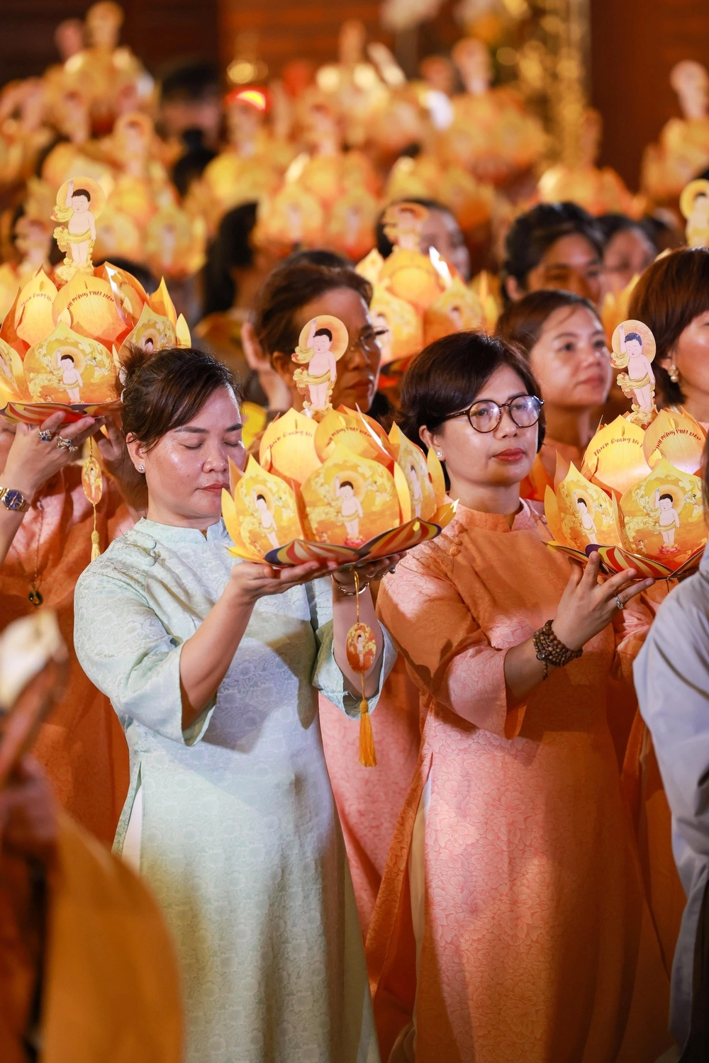 Trang nghiêm đêm hoa đăng kính mừng Phật Đản tại chùa Thiên Quang-22