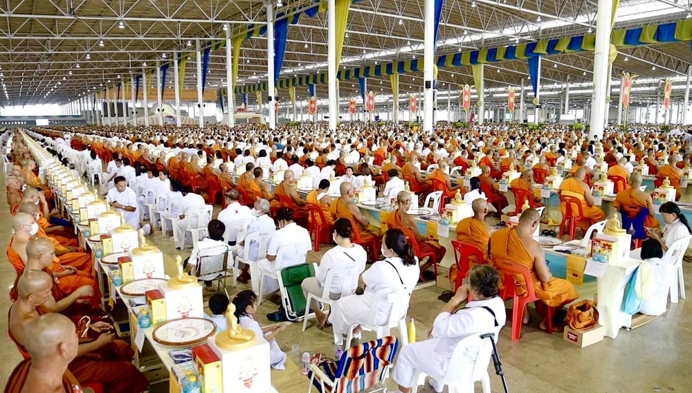 Thái Lan: Lễ cúng dường 10.000 chư Tăng trong nước và quốc tế tại giảng đường Wat Phra Dhammakaya-2