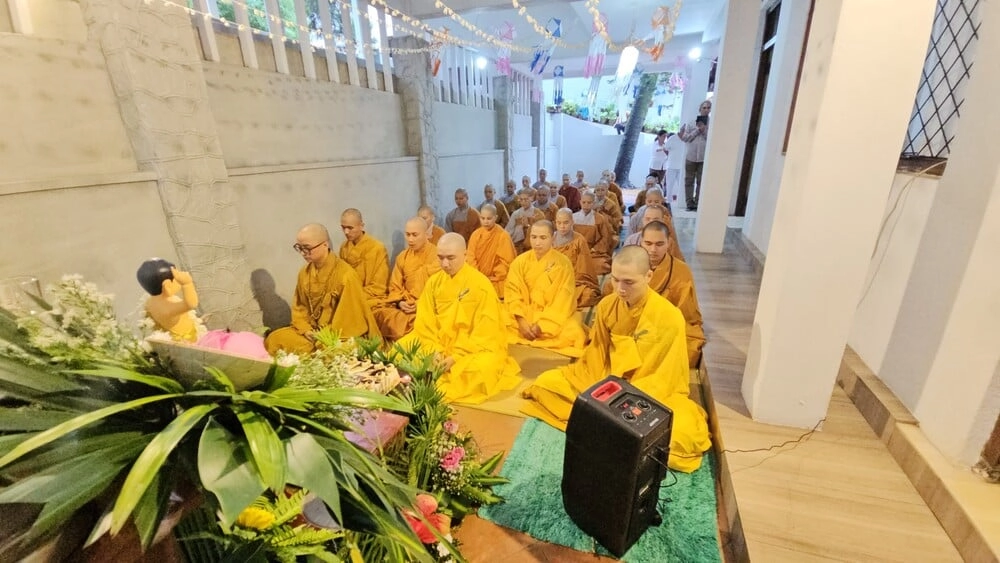 Ấm áp lễ Phật đản của Tăng Ni sinh Việt Nam du học tại Sri Lanka-0