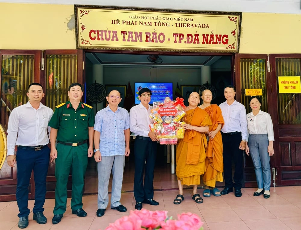 Đà Nẵng: Ban Tôn giáo thành phố thăm và chúc mừng Phật đản tại chùa Tam Bảo-2