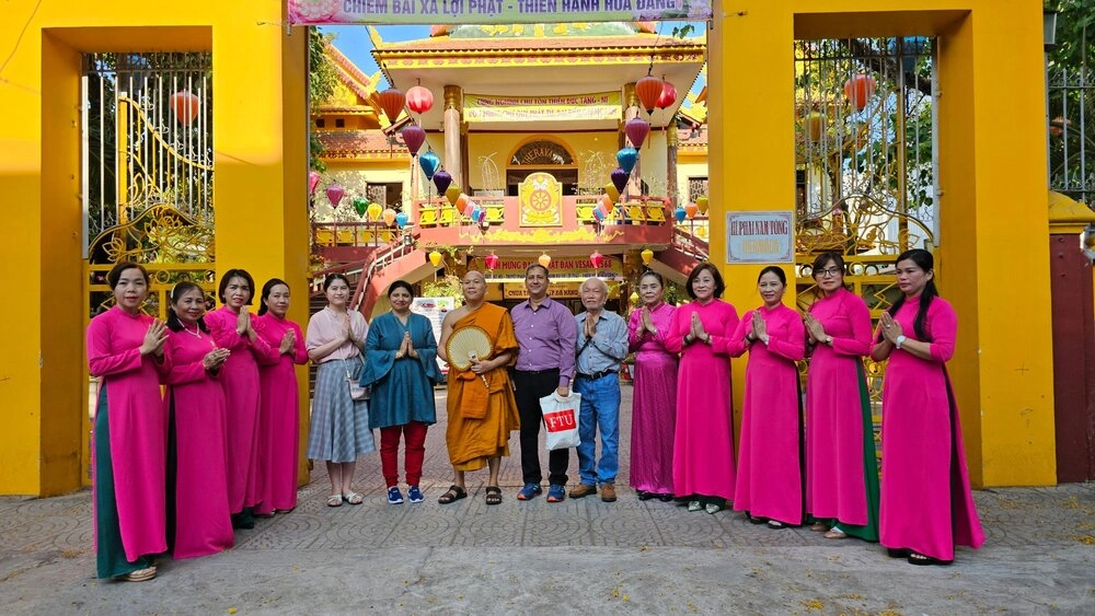 Đà Nẵng: Đoàn Trung tâm Văn hóa Swami Vivekananda chúc mừng Đại Lễ Vesak 2568-2024-0